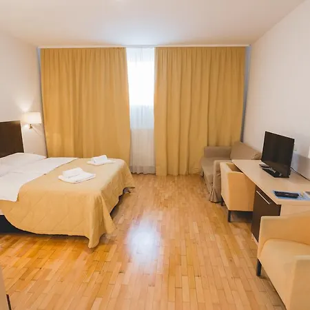 לינה וארוחת בוקר Slovenian House Vida 3*